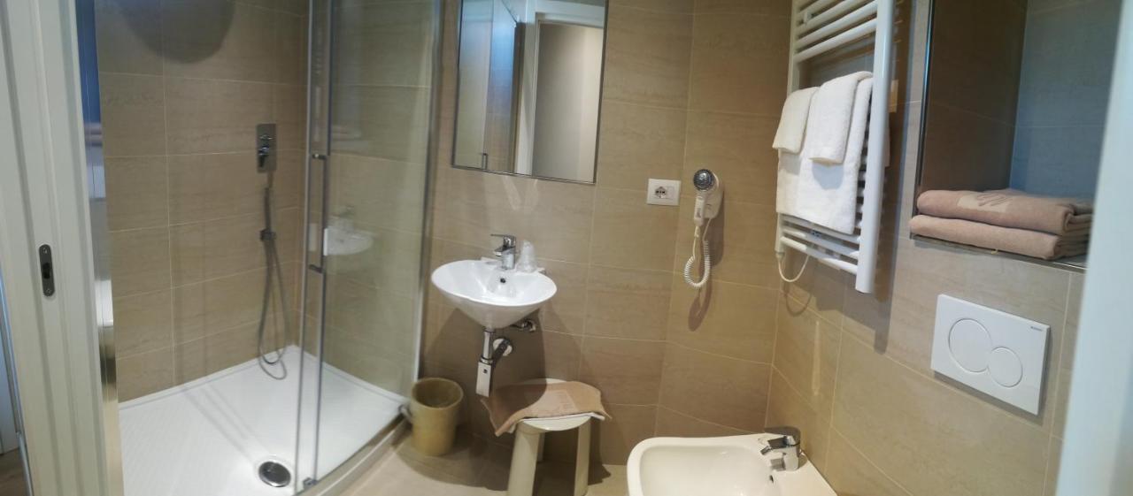 Roma Hotel Кастільйоне-делла-Пеская Екстер'єр фото
